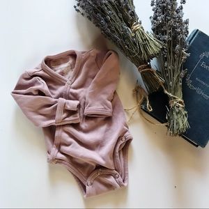 { l’oved baby plum kimono onesie }